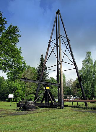 Wietze - Erdölmueum - Pumpe mit Förderturm von 1905