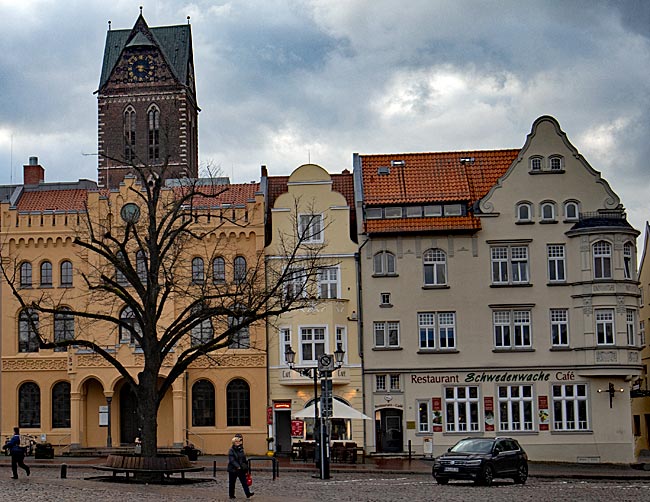 Wismar - Hauptwache mit St. Marien Kirchturm