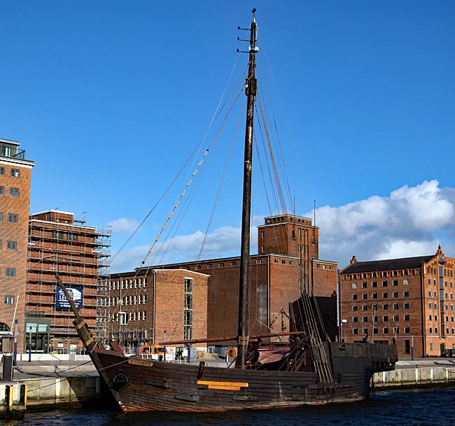 Wismar - Poeler Kogge Wissemara im Alten Hafen