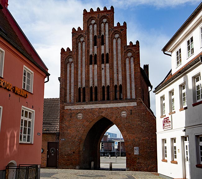 Wismar - Wassertor am Alten Hafen - Backsteingotik