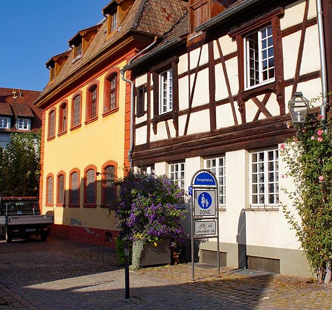 Zell am Harmersbach - Rathaus und Fachwerk nahe des Kanzleiplatzes