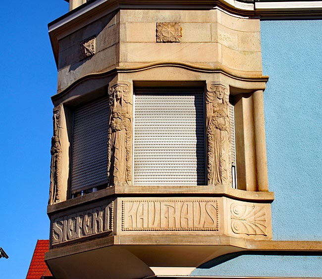 Zell am Harmersbach - Jugendstilerker am Siefert Kaufhaus an der Haupstraße