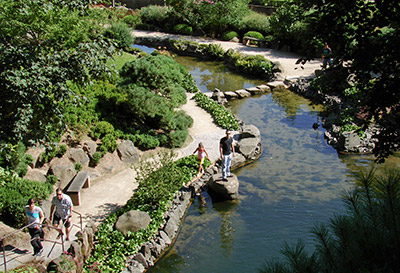 der Kreislauf des Wassers gehört wie der Zengarten zur charakteristischen Gestaltung des Japanischen Gartens in Kaiserslautern
