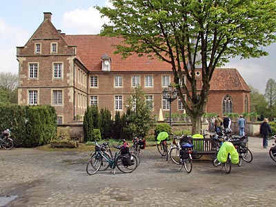 Münster - Blick auf das Haupthaus der Burg Hülshoff, wo sich das Droste-Museum befindet 