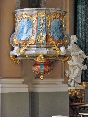 Münster - Mit Lapislazuli belegt: die Kanzel der Clemenskirche
