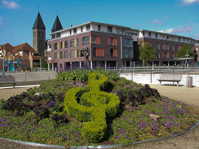 Münsterland: Notenschlüssel und Flötenspieler vor dem Rock- und Popmuseum in Gronau