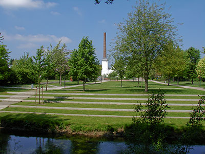 Modern gestaltete Parkanlage am Mühlenbach in Emsdetten