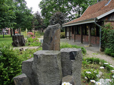 Münsterland: Basaltorgel im Geologischen Garten