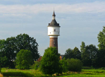 Münsterland: Eine Landmarke an der Ems: der Wasserturm von Warendorf
