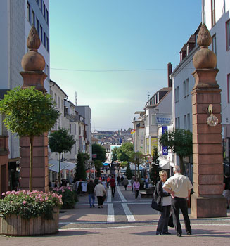 Der Eingang zur Fußgängerzone Hauptstraße in Pirmasens