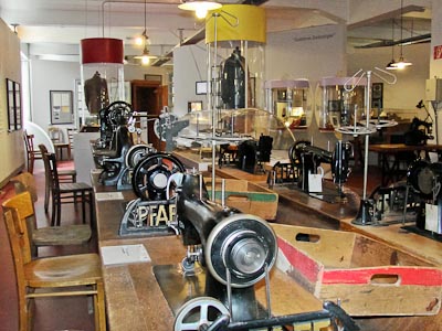 Mit solchen Maschinen wurden in der Stepperei die Schaftteile zusammengenäht.