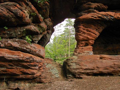 Blick durch ein Felsentor