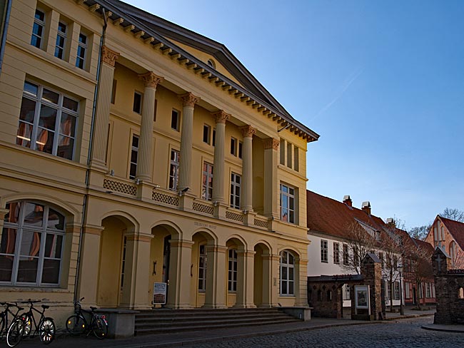Rostock - Universitätsplatz - ehemliges Oberappelationsgericht, heute Zoologie