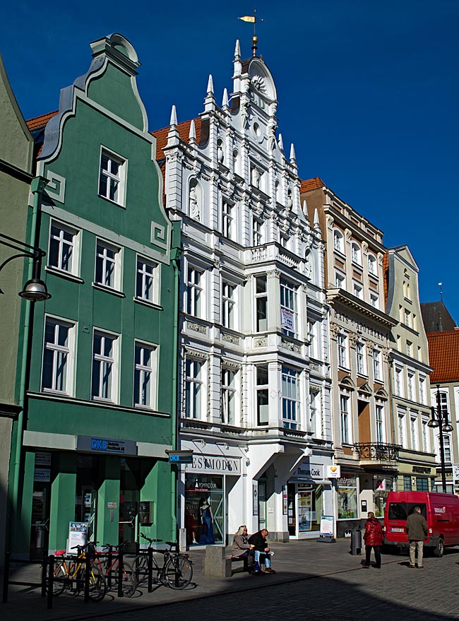 Rostock - Neuer Markt - Haus Nr. 12 und Ratsapotheke