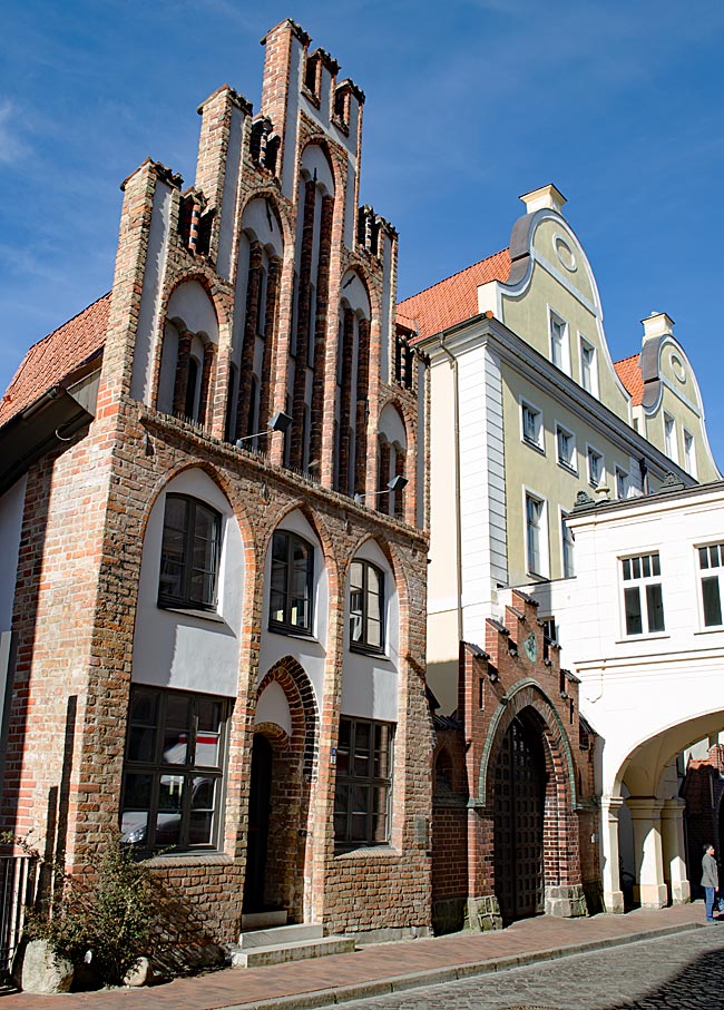 Rostock - Rathausrückseite und Walldienerhaus