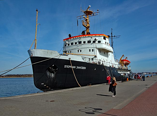 Rostock - Eisbrecher im Stadthafen