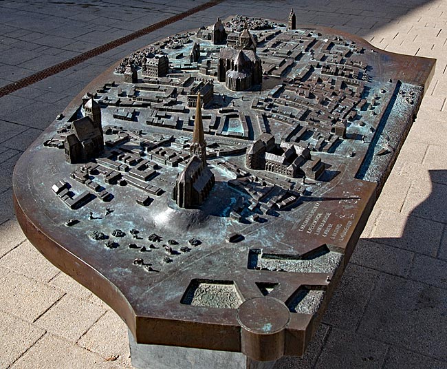 Rostock - die Altstadt in Bronze