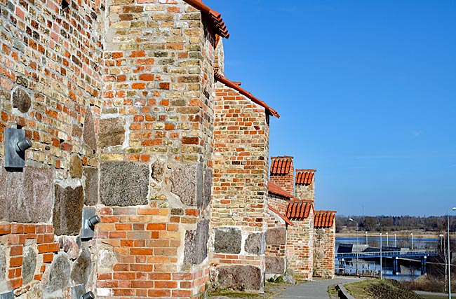 Rostock - alte Stadtmauer bei der Petrikirche