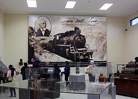 Ecuador - Tren Crucero - Eloy Alfaro ein Präsident der Modernisierungm hat in 1908 die Strecke Quito-Quayaquil eingeweiht