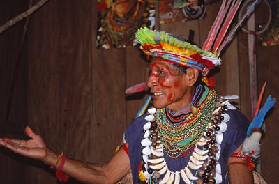 Ecuador - Alberto ist vom Cofan-Stamm, einer der letzten Schamanen der Gegend, der Heiler der letzten Eingeborenen