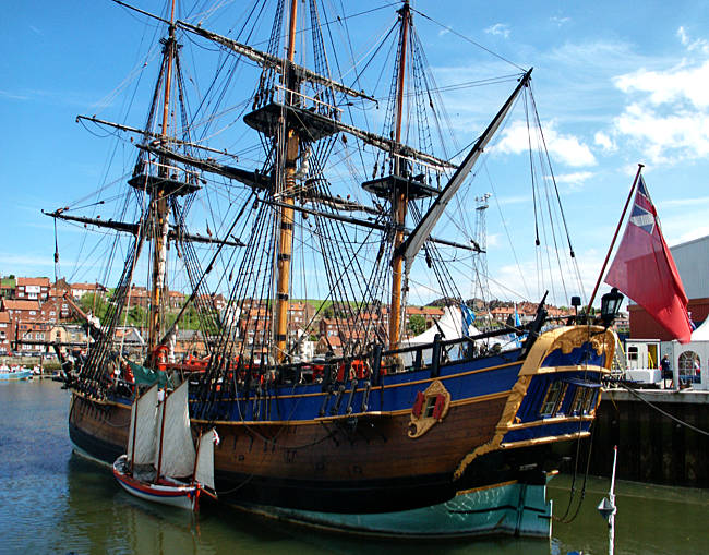 Whitby - England - Nachbau der Endeavor, des Schiffes von James Cook