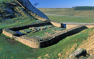 England - Hadrianswall - Mauerreste eines Forts