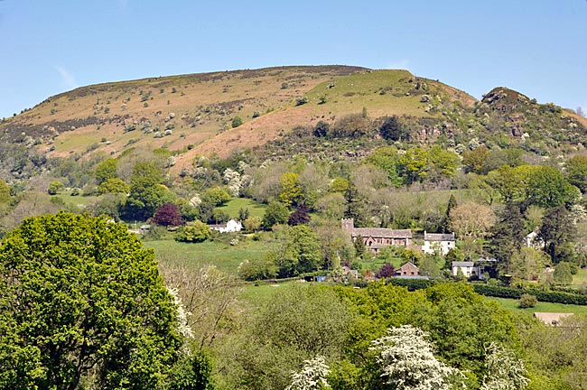 Wales - In den Brecon Beacons liegen nur kleine Ansiedlungen am Wegesrand