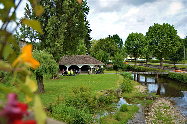 Frankreich - Flow Velo - Picknick in Saint Pardoux de la Rivière