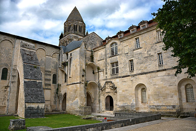Frankreich - Flow Velo - Saintes, Abbaye des Dames