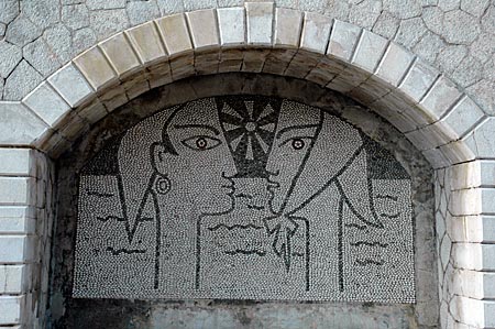 Frankreich - Cote d'Azur - Mosaik von Cocteau an der Bastion