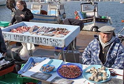 Frankreich Marseille  Fischverkäufer