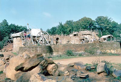 Frankreich - Burgund - Burgenbaustelle