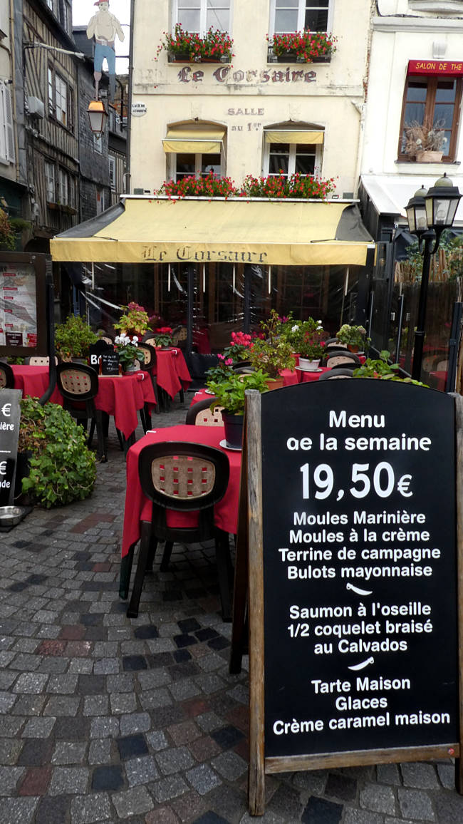 Honfleur, Le Corsaire. Im ehemaligen Wohnhaus des Seeräubers Jean Doublet kann man heute übernachten und speisen