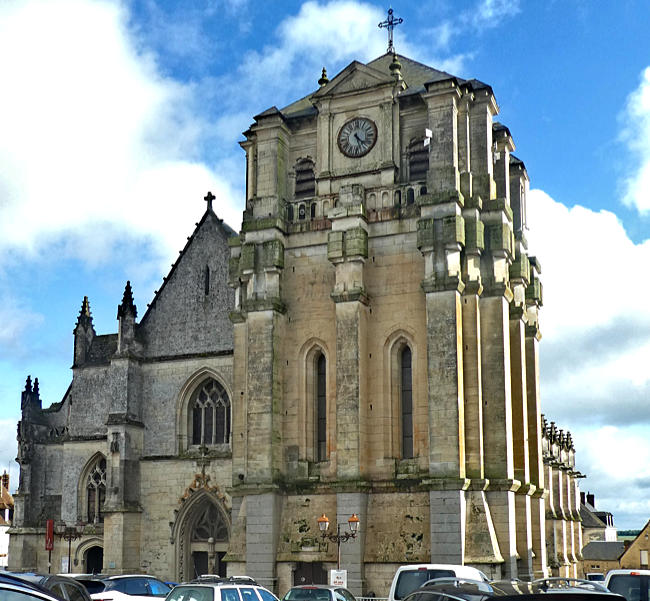 Mortagne-au-Perche, Spätgotische Kirche Notre-Dame aus dem 15./16. Jahrhundert