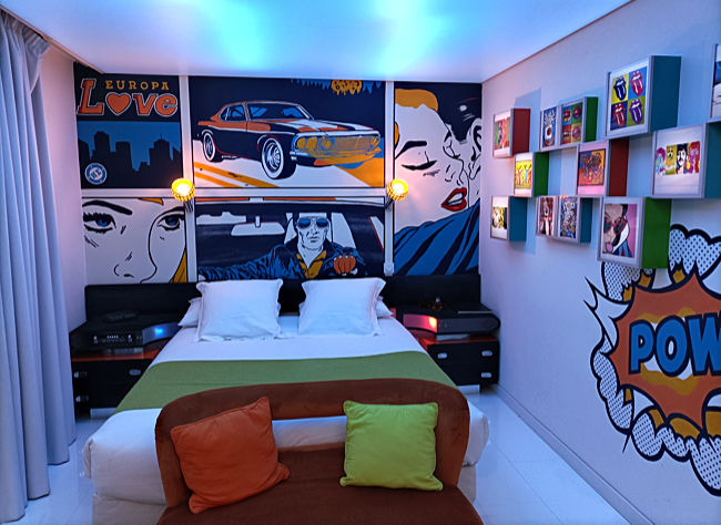 Rouen, Logis Urban Style Hotel de l‘Europe, Themen-Zimmer, in denen sich Künstler zu Hause fühlen