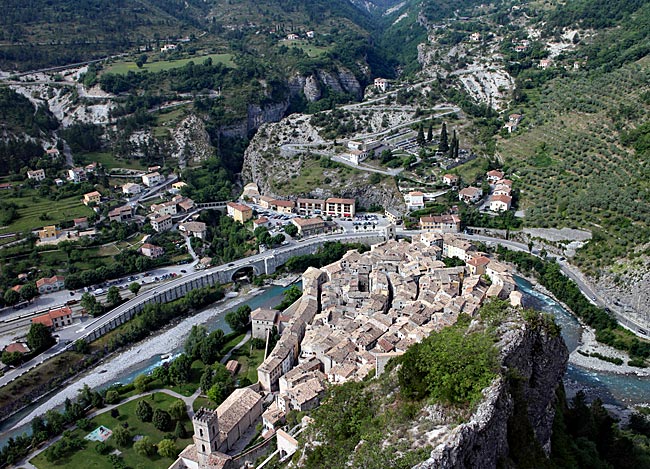 Frankreich - Blick von der Zitadelle in Entrevaux