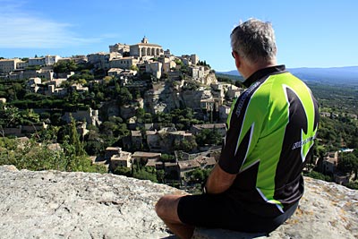 Frankreich - Provence - Blicke auf Gordes in der Morgensonne