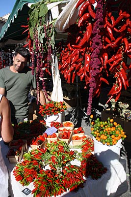 Frankreich - Provence - Marktstand in Gordes