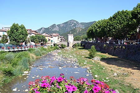 Frankreich - Seealpen - Sie erinnert an die Königssroute von Nizza nach Turin: die alte Zollbrücke in Sospel