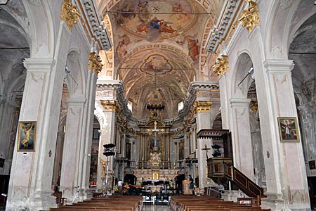 Frankreich - Seealpen - Spielstätte der Sommerkonzertreihen: Blick in die Kathedrale von Sospel mit ihrer barocken Ausstattung