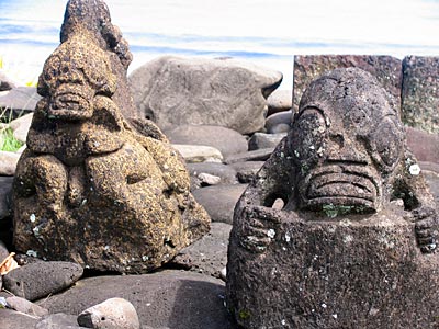 Marquesas Inseln - Nuku Hiva Hatiheu Tikis