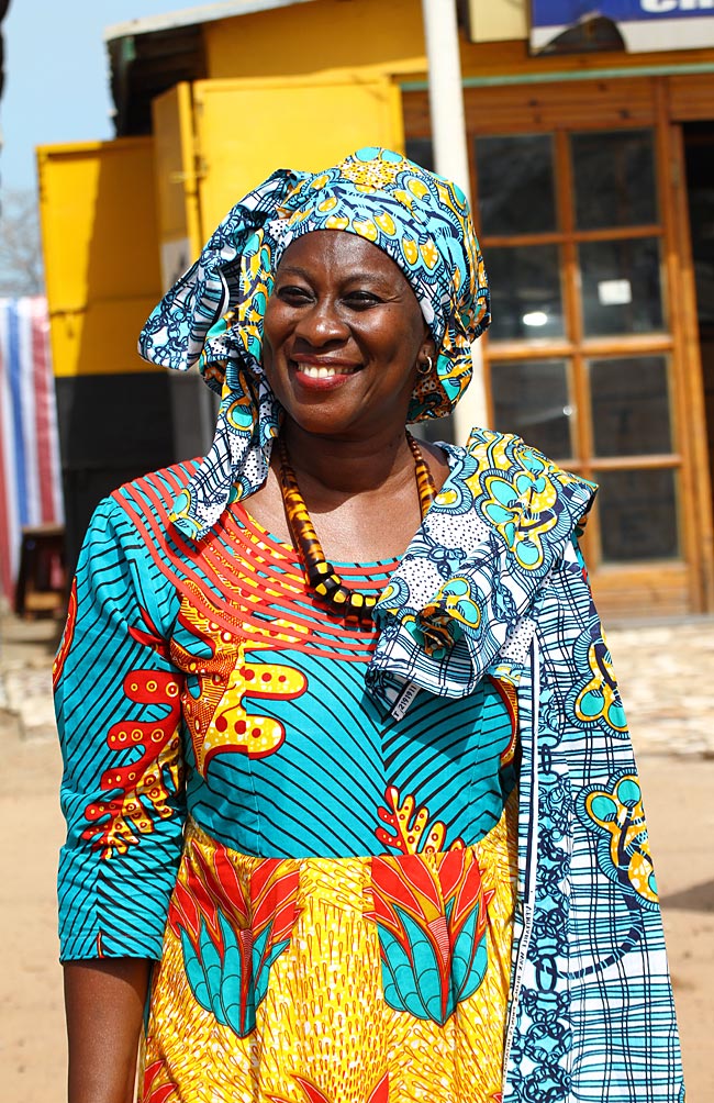 Gambia - Ida Cham Njai auf dem Markt in Tanji