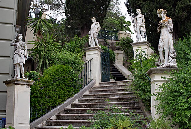 Griechenland - Korfu - Achilleion - Aphrodite, Hermes, Apollon sowie Artemis vier der zwölf Olympischen Götter