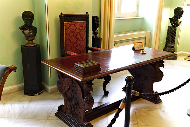 Griechenland - Korfu - Kaiserin Sisi's Schreibtisch im Achilleion