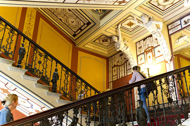 Griechenland - Korfu - Blick ins Treppenhaus des Achilleion