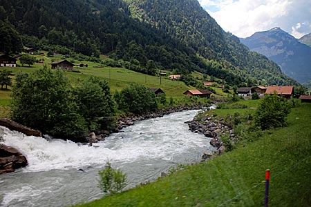 Schweiz - das Flüsschen Schwarze Lütschine