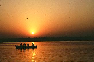 Indien / Ganges / Sonnenaufgang