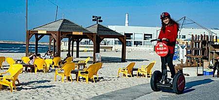 Israel - Segway Tour am Strand von Tel Aviv, Foto: Robert B. Fishman, ecomedia