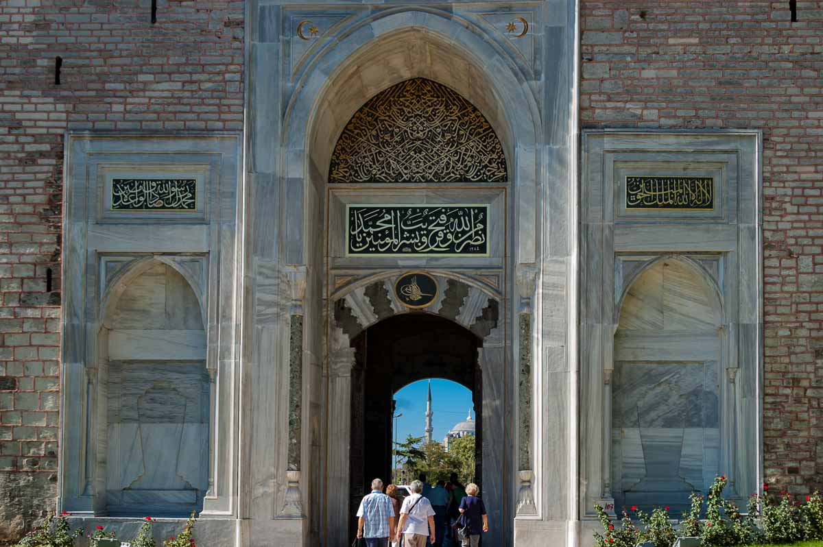 Eingang zum ersten Hof des Topkapi-Palastes, Istanbul
