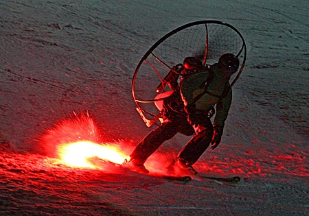 Italien - Eggental in Südtirol - Montags am Abend zeigen die Skilehrer in Obereggen was sie auf ihren Brettern alles können